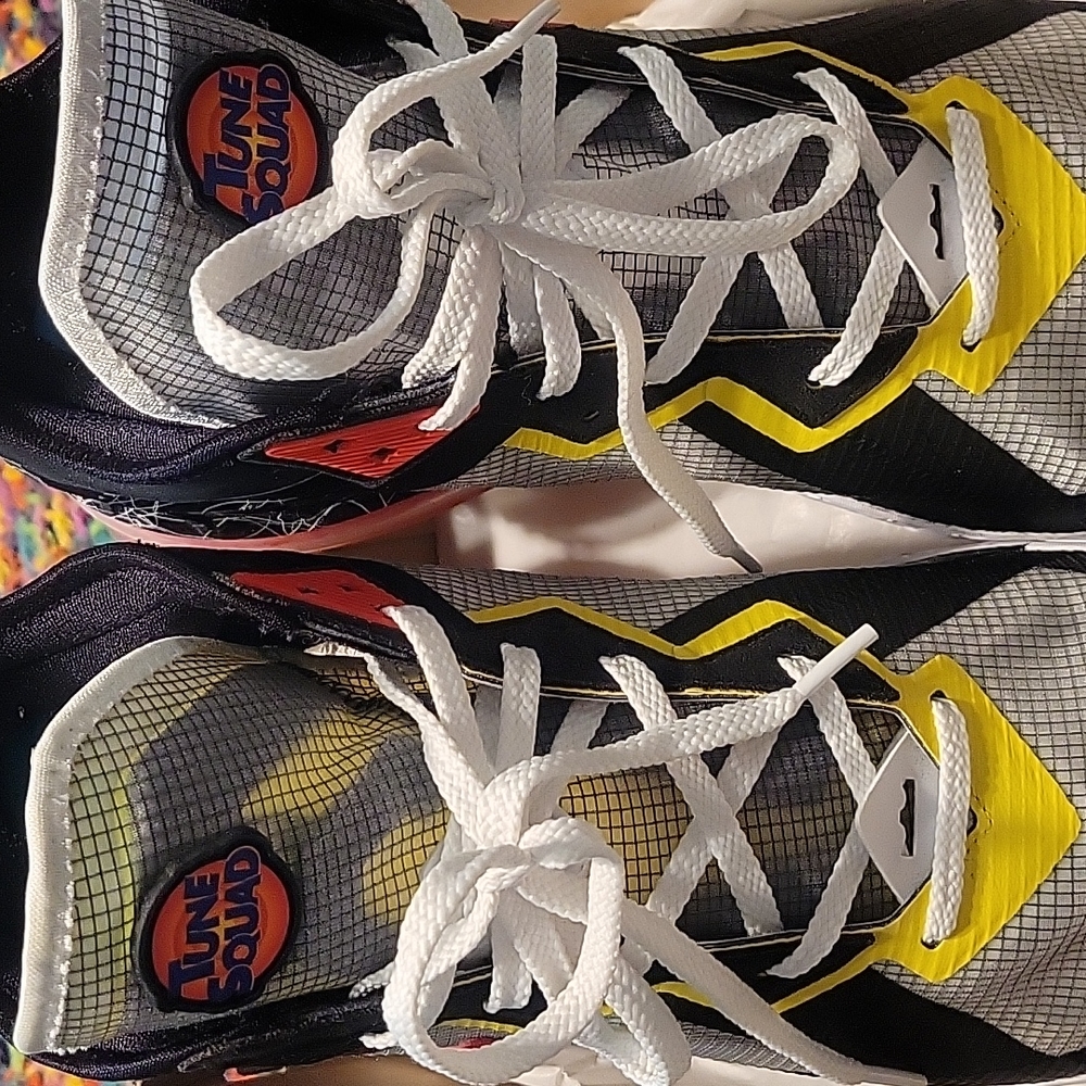 LEBRON XVIII Low